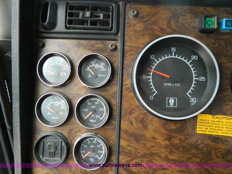 image for item B3652 1996 Kenworth Day Cab semi truck