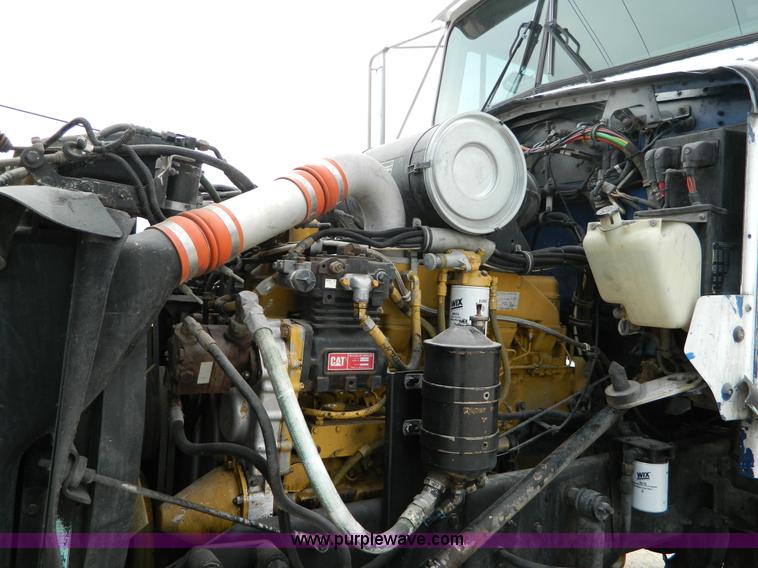 image for item B3652 1996 Kenworth Day Cab semi truck