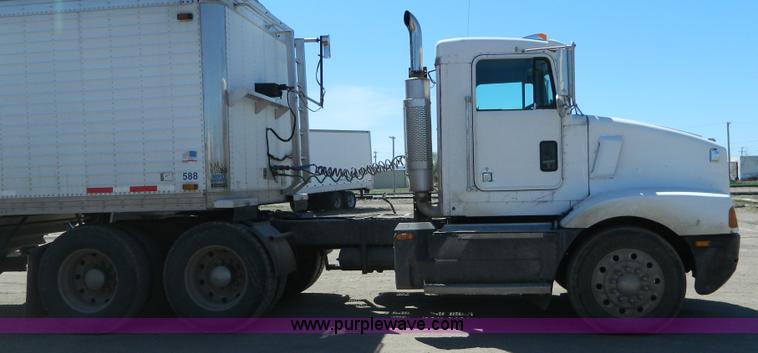 image for item B3654 1994 Kenworth T600 semi truck