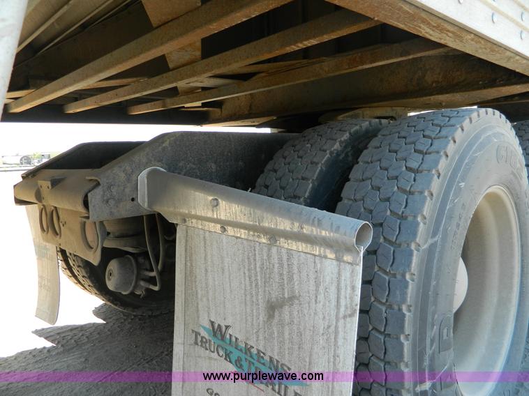 image for item B3654 1994 Kenworth T600 semi truck