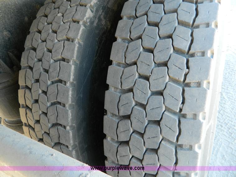 image for item B3654 1994 Kenworth T600 semi truck