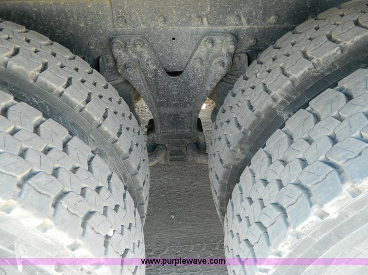 image for item B3654 1994 Kenworth T600 semi truck