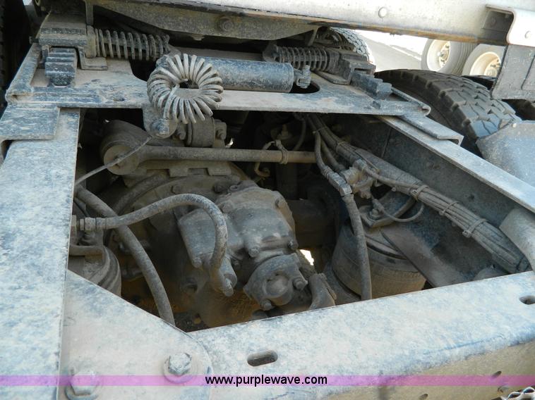 image for item B3654 1994 Kenworth T600 semi truck