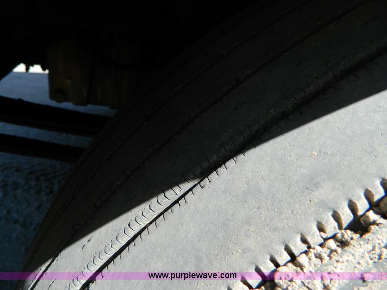 image for item B3654 1994 Kenworth T600 semi truck