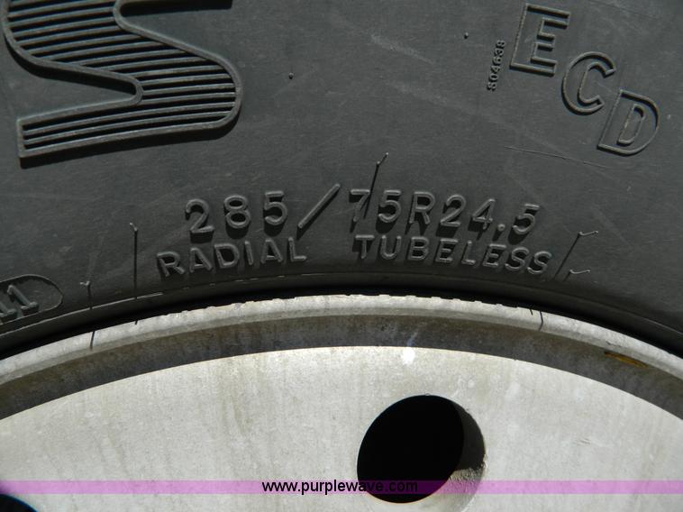 image for item B3654 1994 Kenworth T600 semi truck