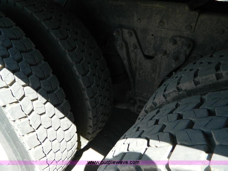 image for item B3654 1994 Kenworth T600 semi truck