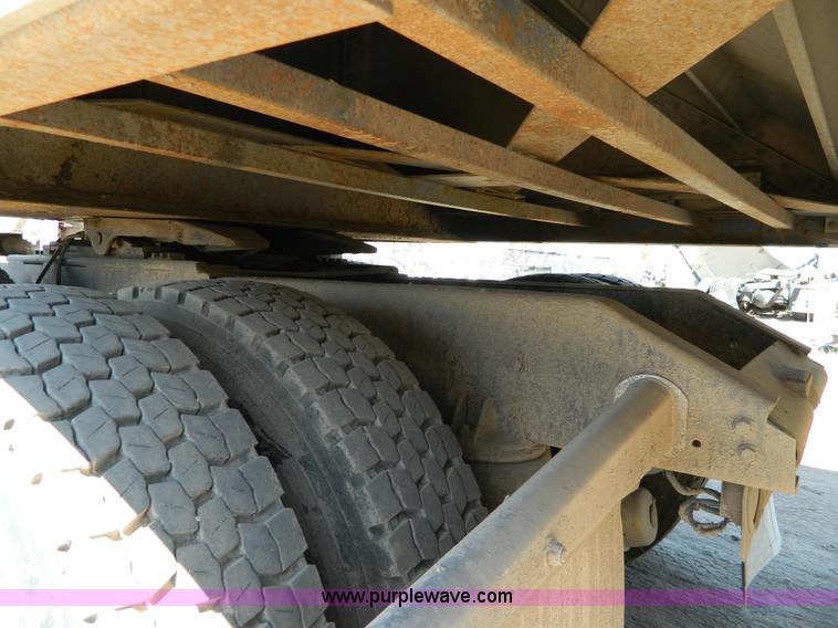 image for item B3654 1994 Kenworth T600 semi truck