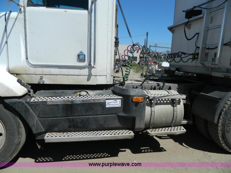 image for item B3654 1994 Kenworth T600 semi truck