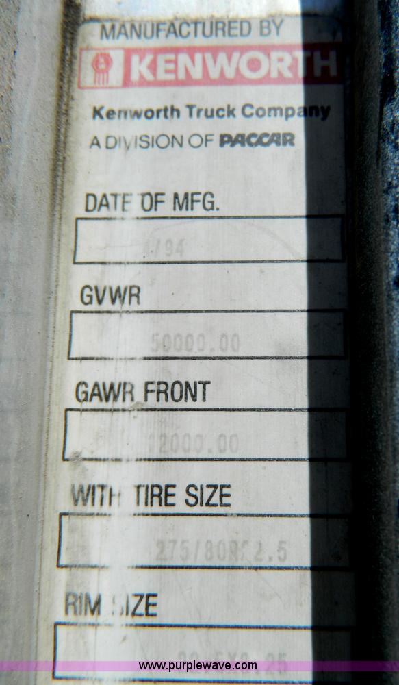 image for item B3654 1994 Kenworth T600 semi truck
