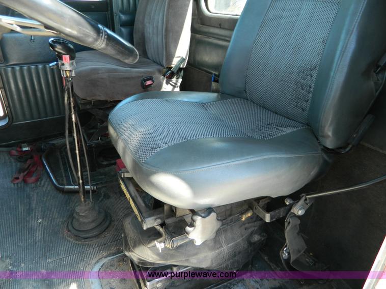 image for item B3654 1994 Kenworth T600 semi truck