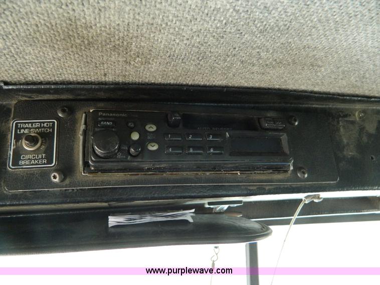 image for item B3654 1994 Kenworth T600 semi truck