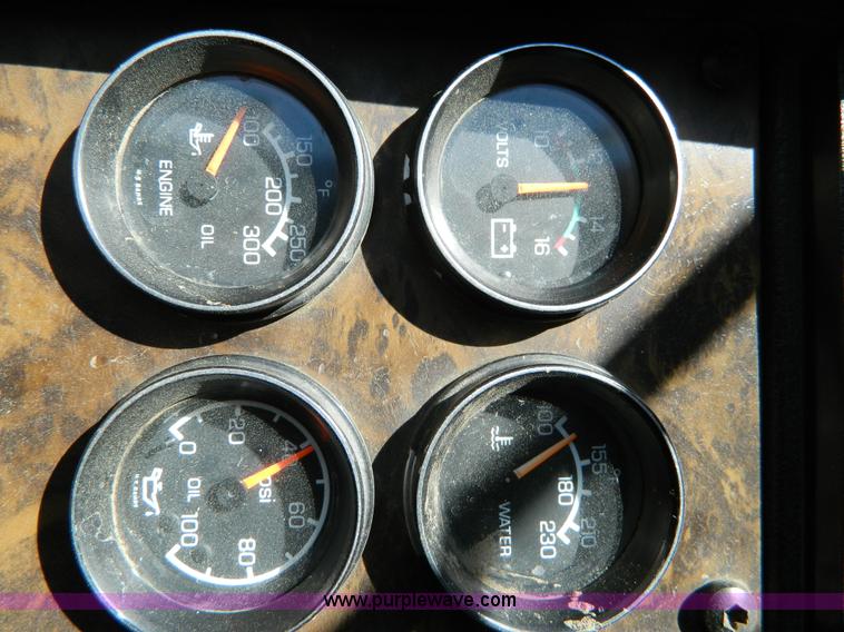 image for item B3654 1994 Kenworth T600 semi truck