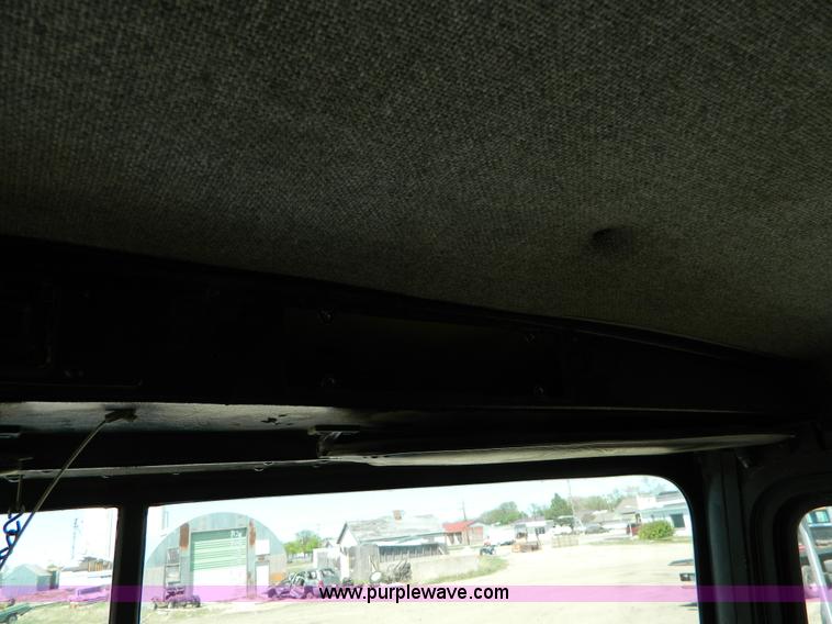 image for item B3654 1994 Kenworth T600 semi truck