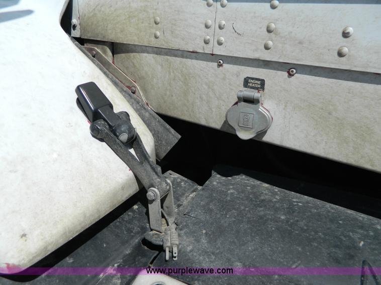 image for item B3654 1994 Kenworth T600 semi truck