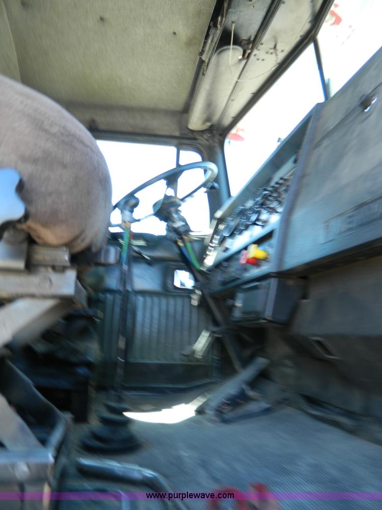 image for item B3654 1994 Kenworth T600 semi truck