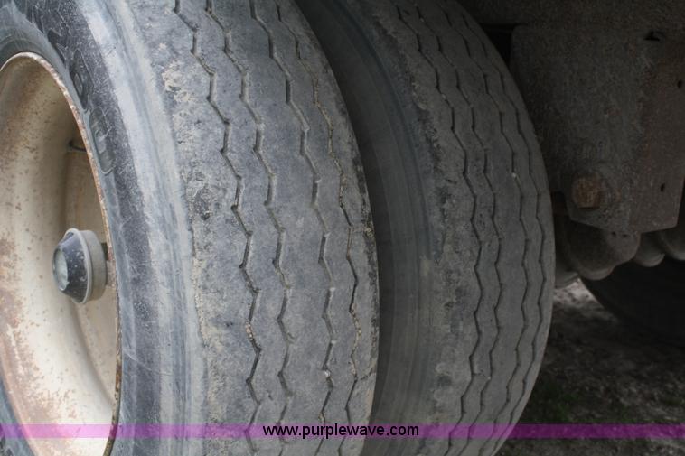 image for item B6533 2000 Stoughton 53' dry van trailer