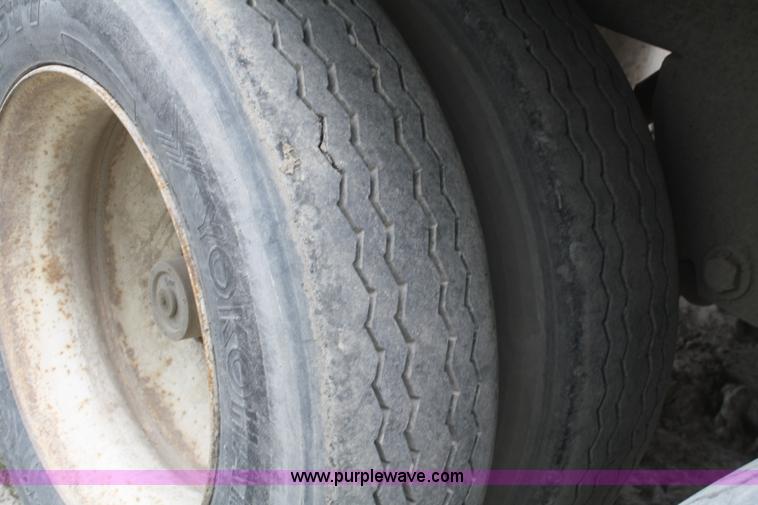 image for item B6533 2000 Stoughton 53' dry van trailer