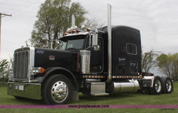 image for item B6575 2005 Peterbilt 379 semi truck