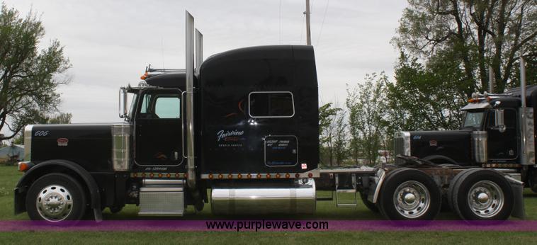 image for item B6575 2005 Peterbilt 379 semi truck