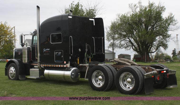 image for item B6575 2005 Peterbilt 379 semi truck