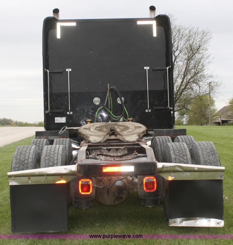 image for item B6575 2005 Peterbilt 379 semi truck