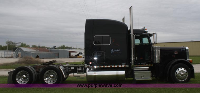 image for item B6575 2005 Peterbilt 379 semi truck