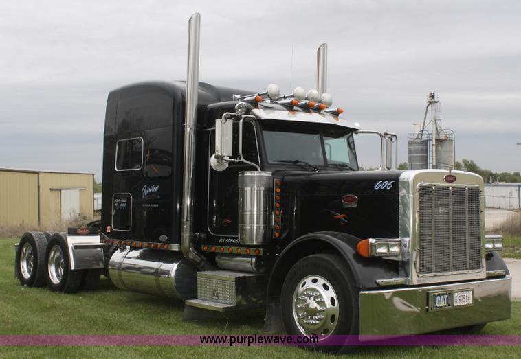 image for item B6575 2005 Peterbilt 379 semi truck