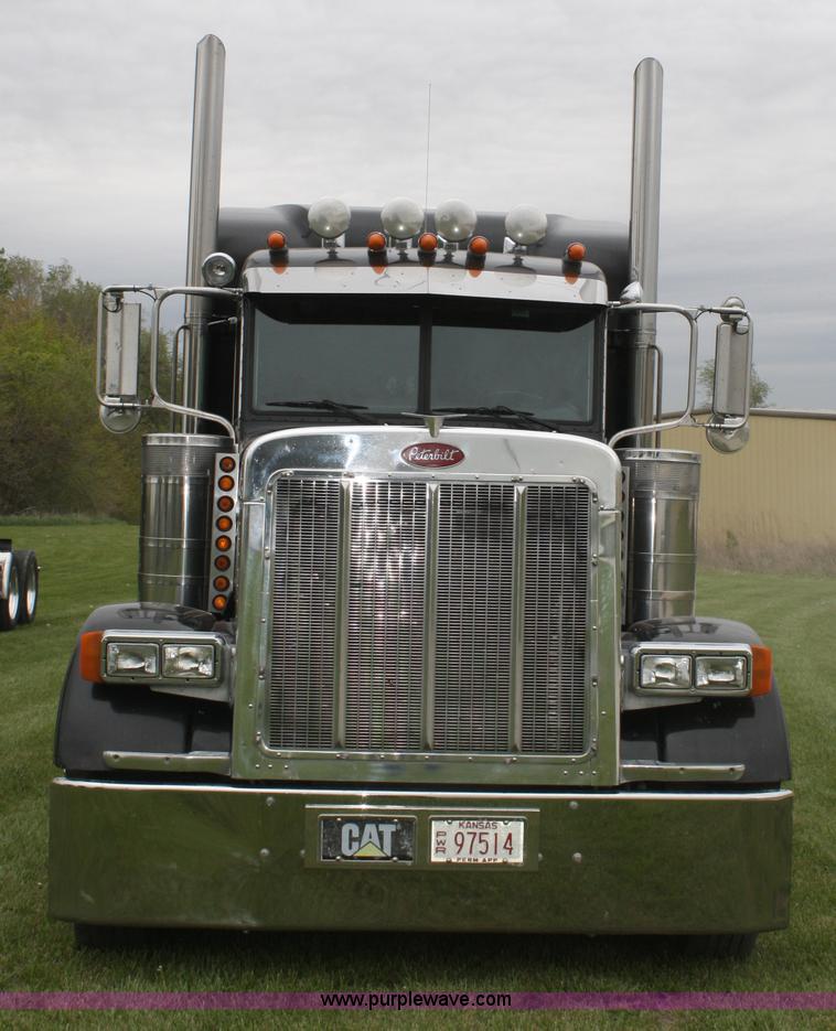 image for item B6575 2005 Peterbilt 379 semi truck