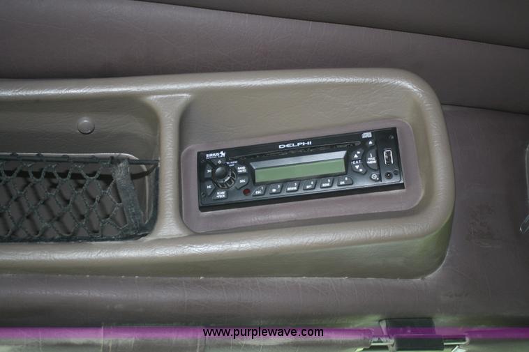 image for item B6575 2005 Peterbilt 379 semi truck