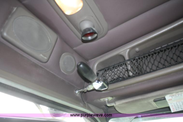 image for item B6575 2005 Peterbilt 379 semi truck