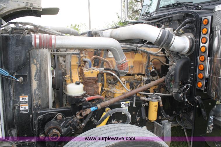 image for item B6575 2005 Peterbilt 379 semi truck