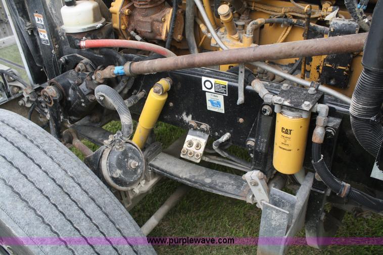 image for item B6575 2005 Peterbilt 379 semi truck