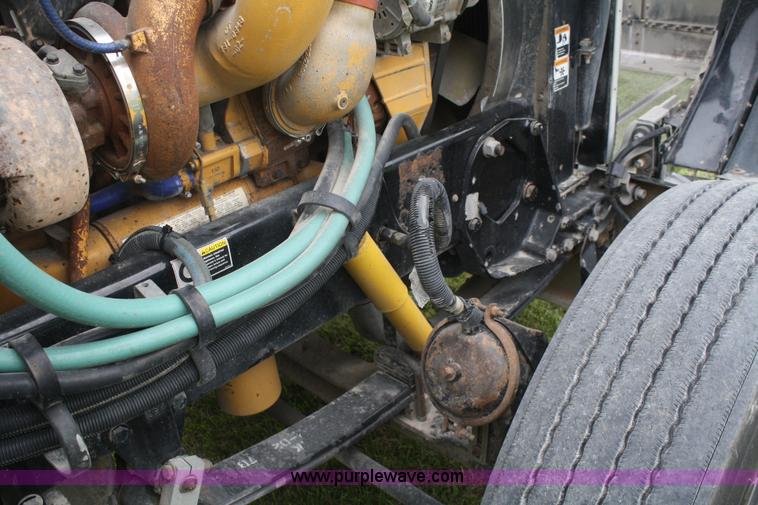 image for item B6575 2005 Peterbilt 379 semi truck