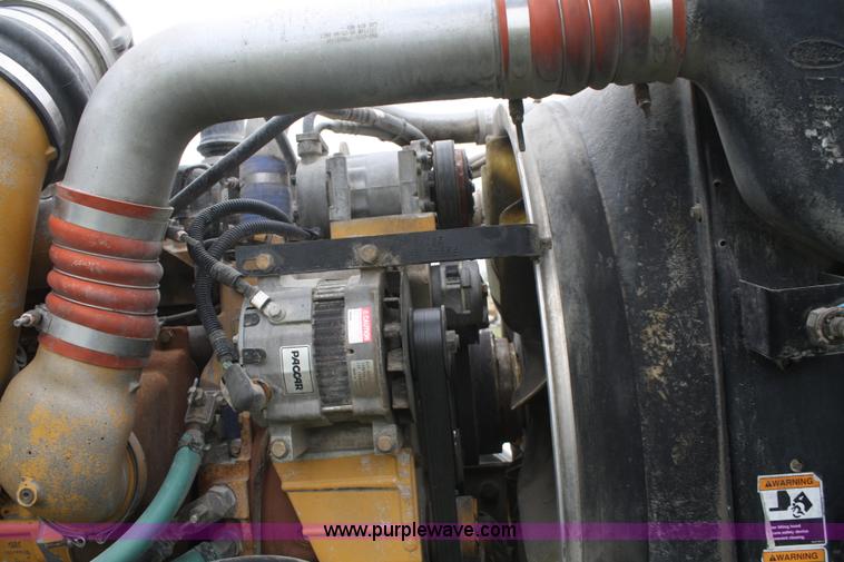 image for item B6575 2005 Peterbilt 379 semi truck