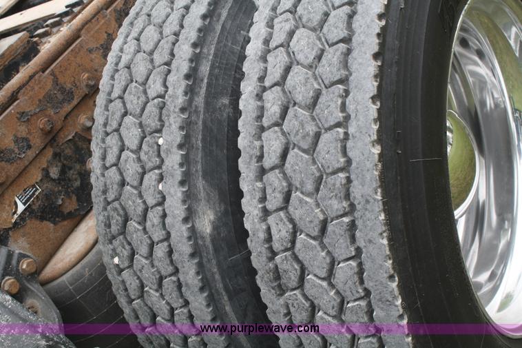 image for item B6575 2005 Peterbilt 379 semi truck