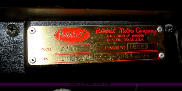 image for item B6575 2005 Peterbilt 379 semi truck