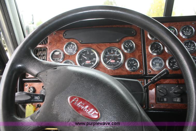 image for item B6576 2005 Peterbilt 379 semi truck