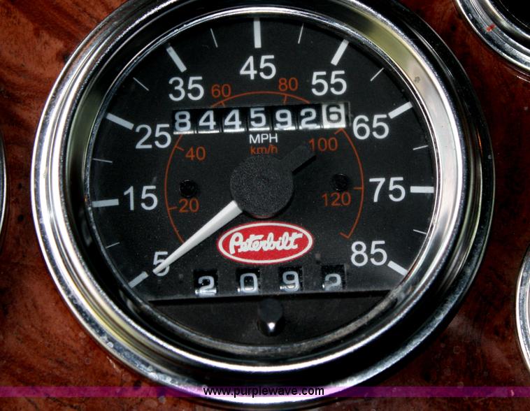 image for item B6576 2005 Peterbilt 379 semi truck