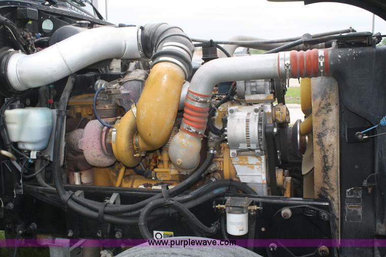 image for item B6576 2005 Peterbilt 379 semi truck