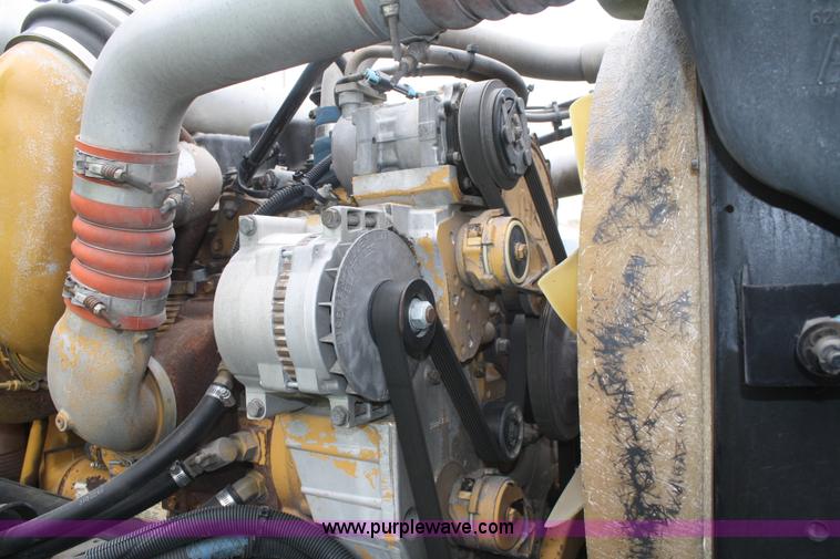 image for item B6576 2005 Peterbilt 379 semi truck