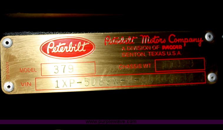 image for item B6576 2005 Peterbilt 379 semi truck