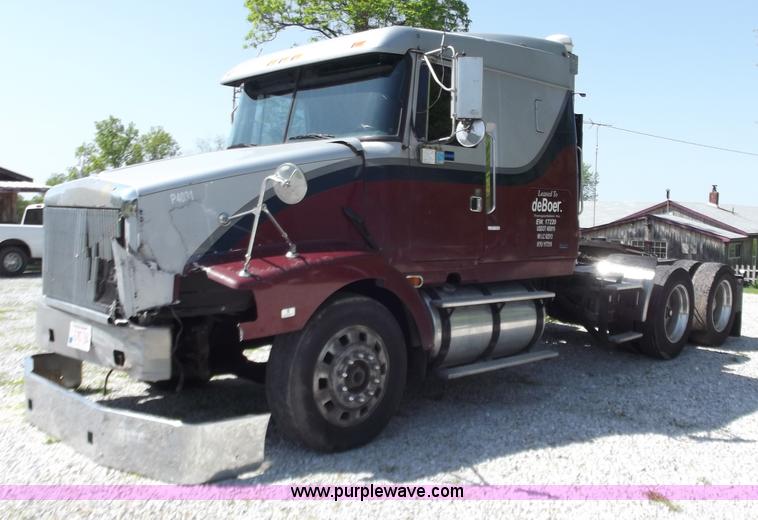 image for item B9210 1995 Volvo WIA semi truck