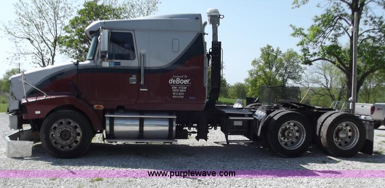 image for item B9210 1995 Volvo WIA semi truck