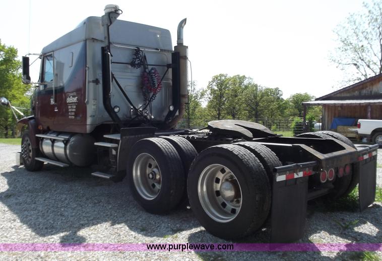 image for item B9210 1995 Volvo WIA semi truck