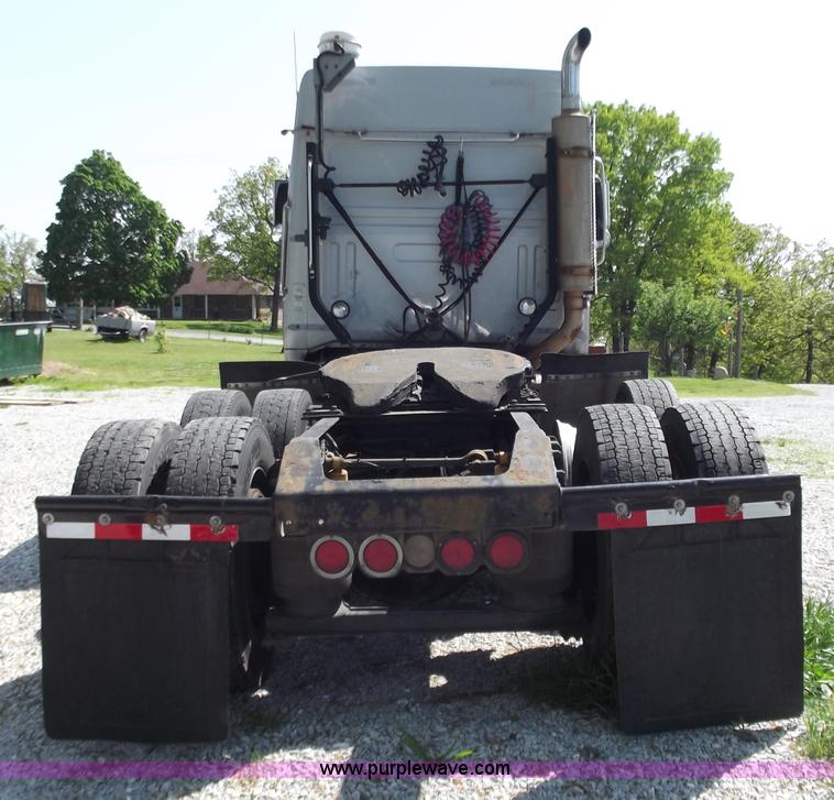 image for item B9210 1995 Volvo WIA semi truck