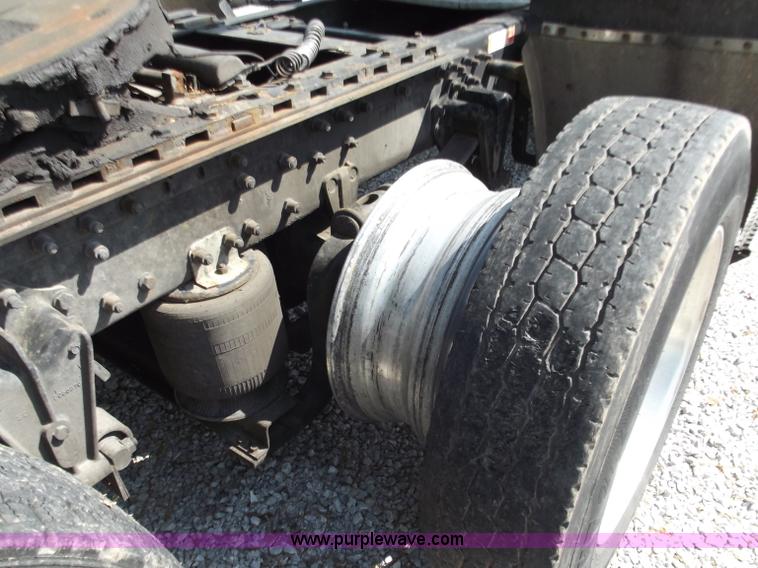 image for item B9210 1995 Volvo WIA semi truck