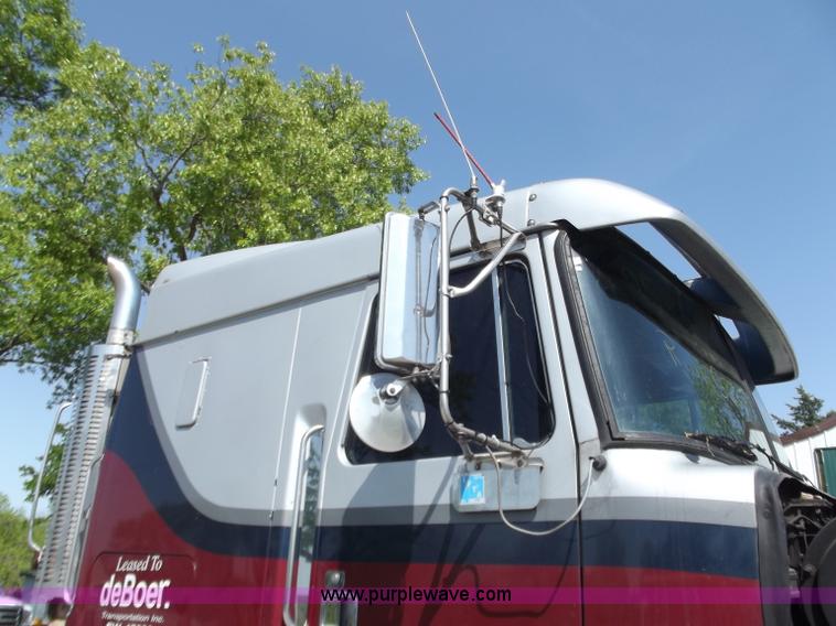 image for item B9210 1995 Volvo WIA semi truck