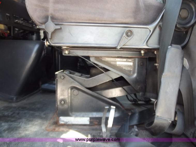 image for item B9210 1995 Volvo WIA semi truck