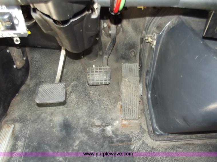 image for item B9210 1995 Volvo WIA semi truck