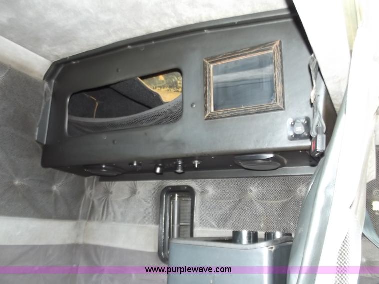 image for item B9210 1995 Volvo WIA semi truck